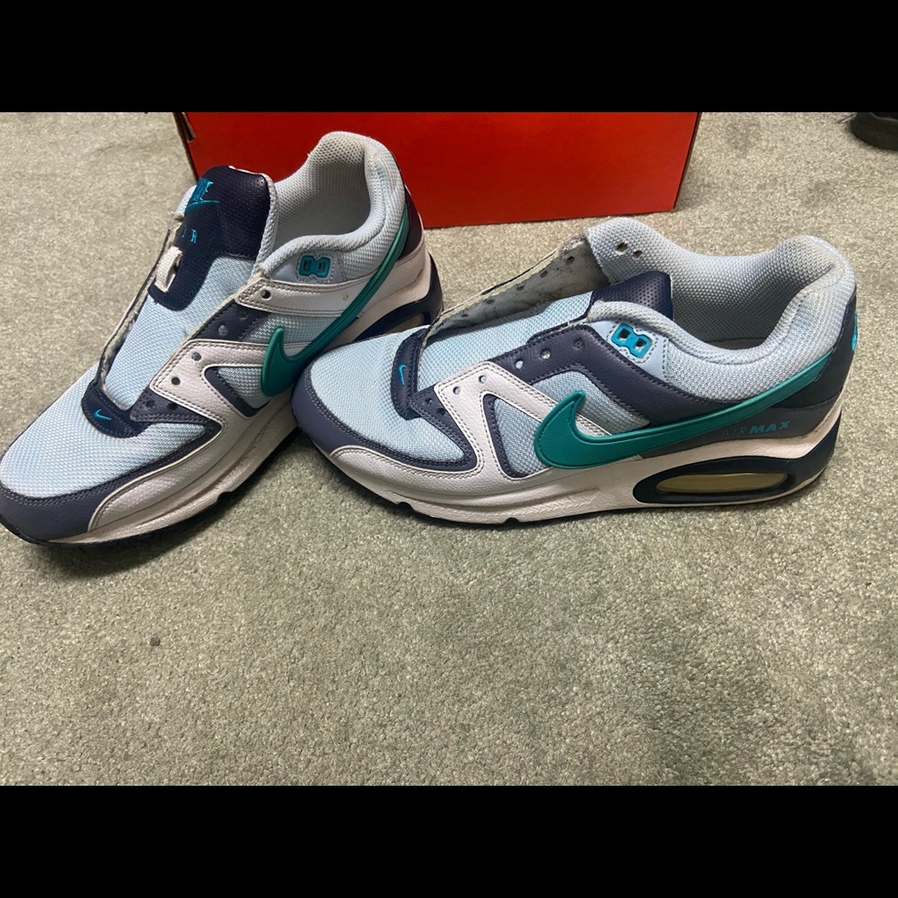 Women’s size 8 Nike Airmax shoes